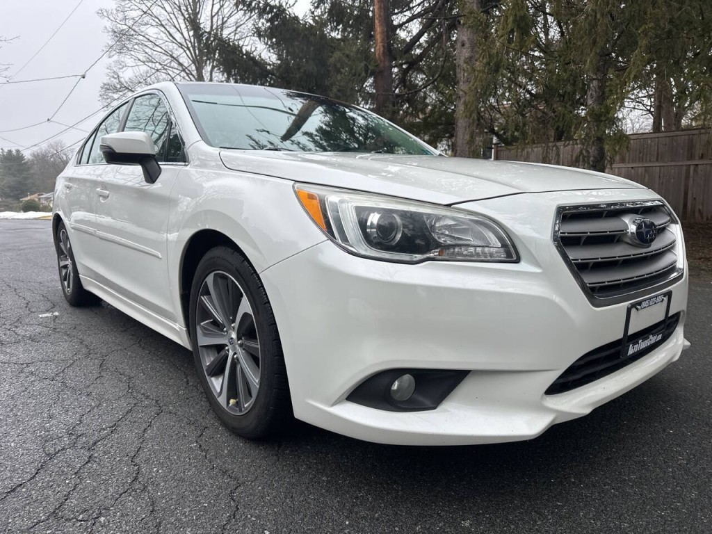2016 Subaru Legacy Image 2