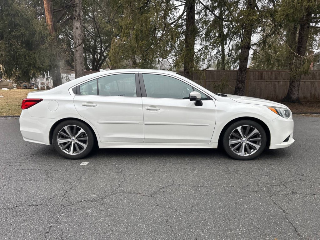2016 Subaru Legacy Image 3