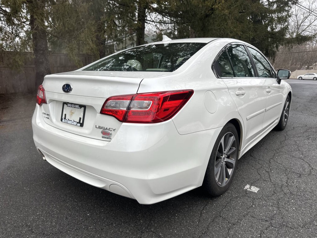 2016 Subaru Legacy Image 4