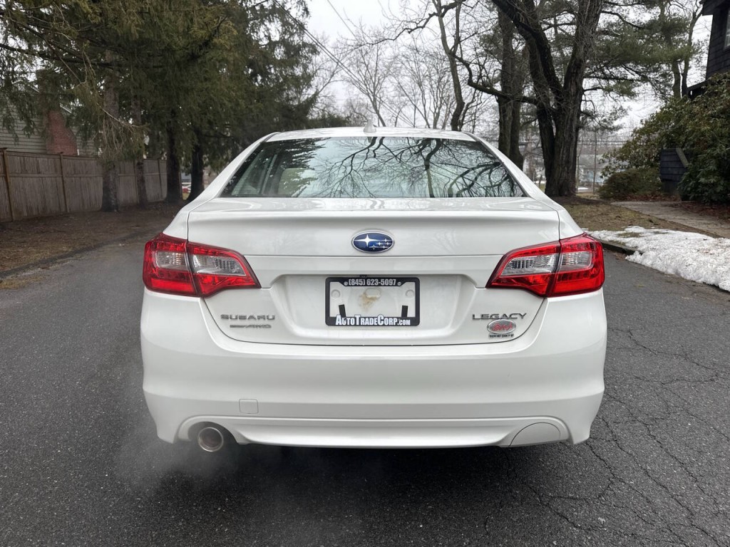 2016 Subaru Legacy Image 5
