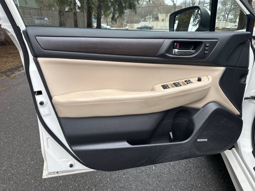 2016 Subaru Legacy Image 16