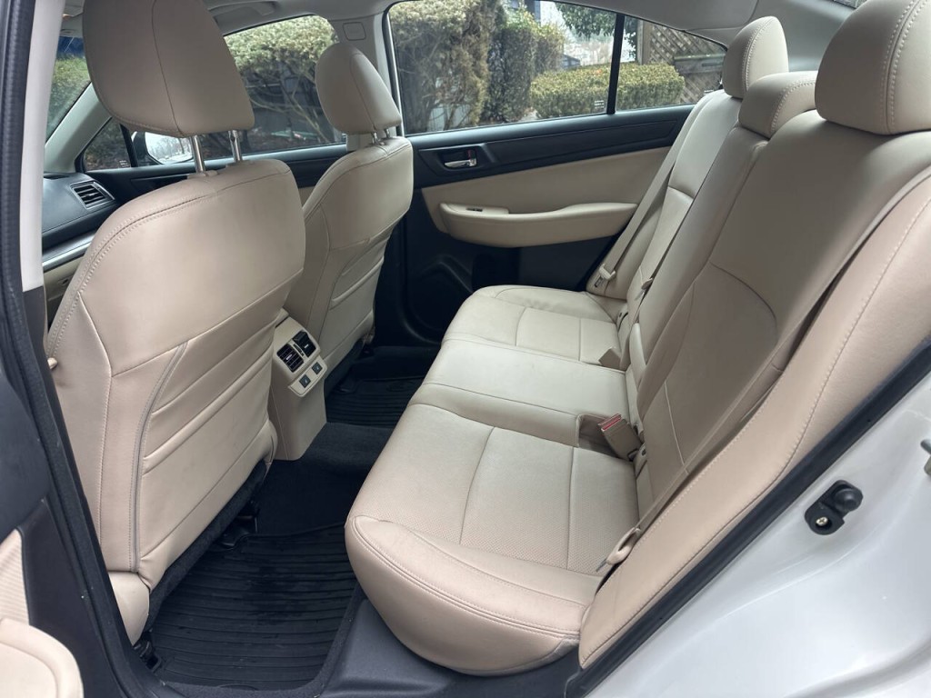 2016 Subaru Legacy Image 18