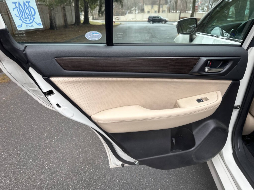 2016 Subaru Legacy Image 19