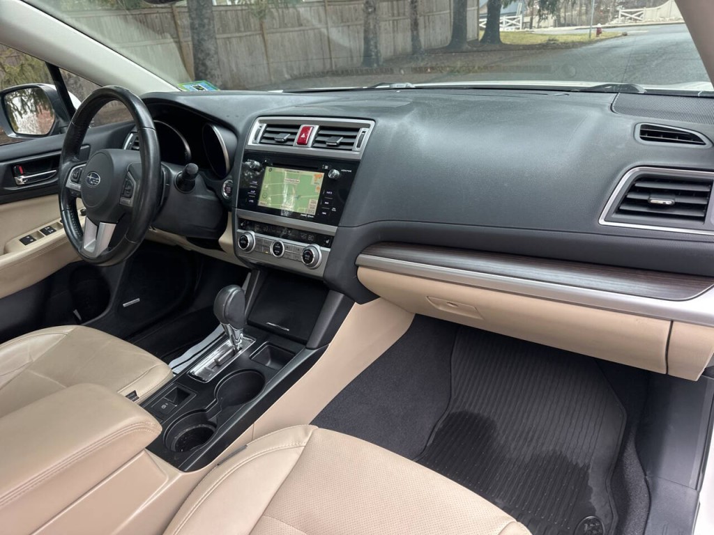 2016 Subaru Legacy Image 21