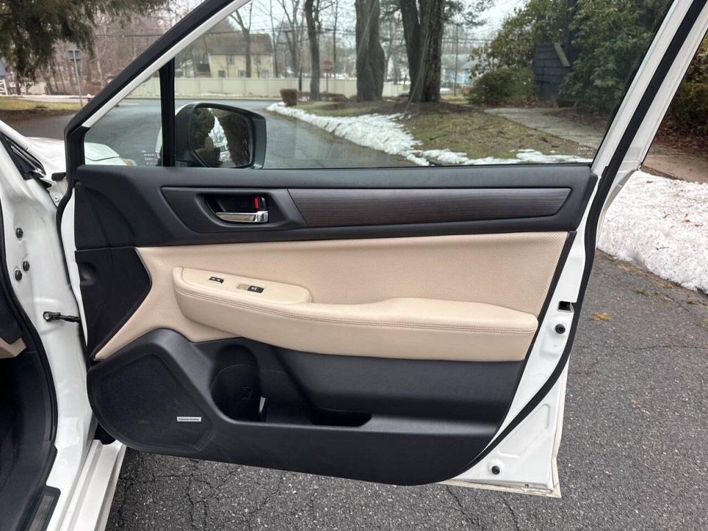 2016 Subaru Legacy Image 22
