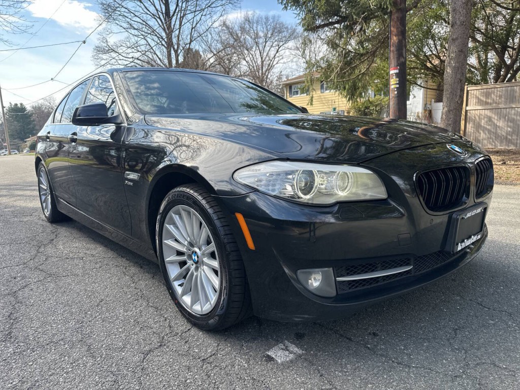 2012 BMW 5 Series Image 2