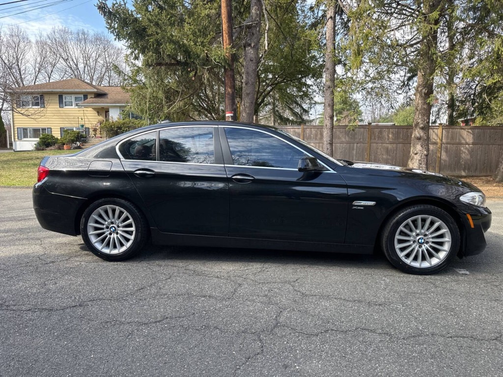 2012 BMW 5 Series Image 3
