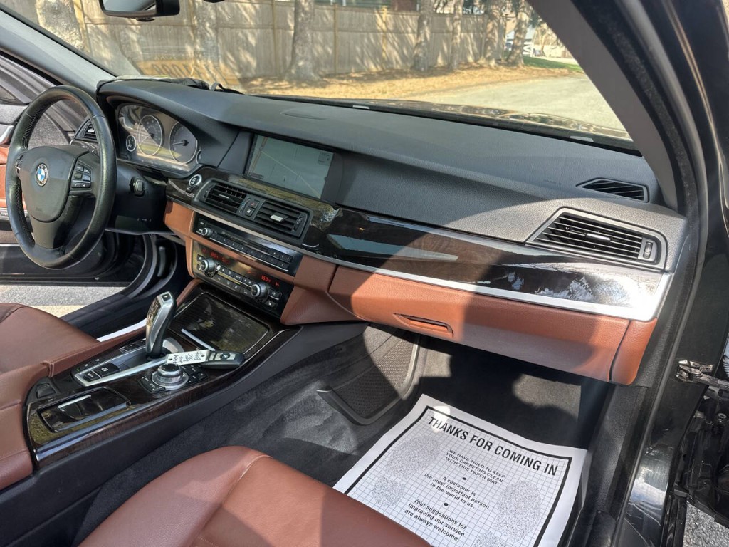 2012 BMW 5 Series Image 21
