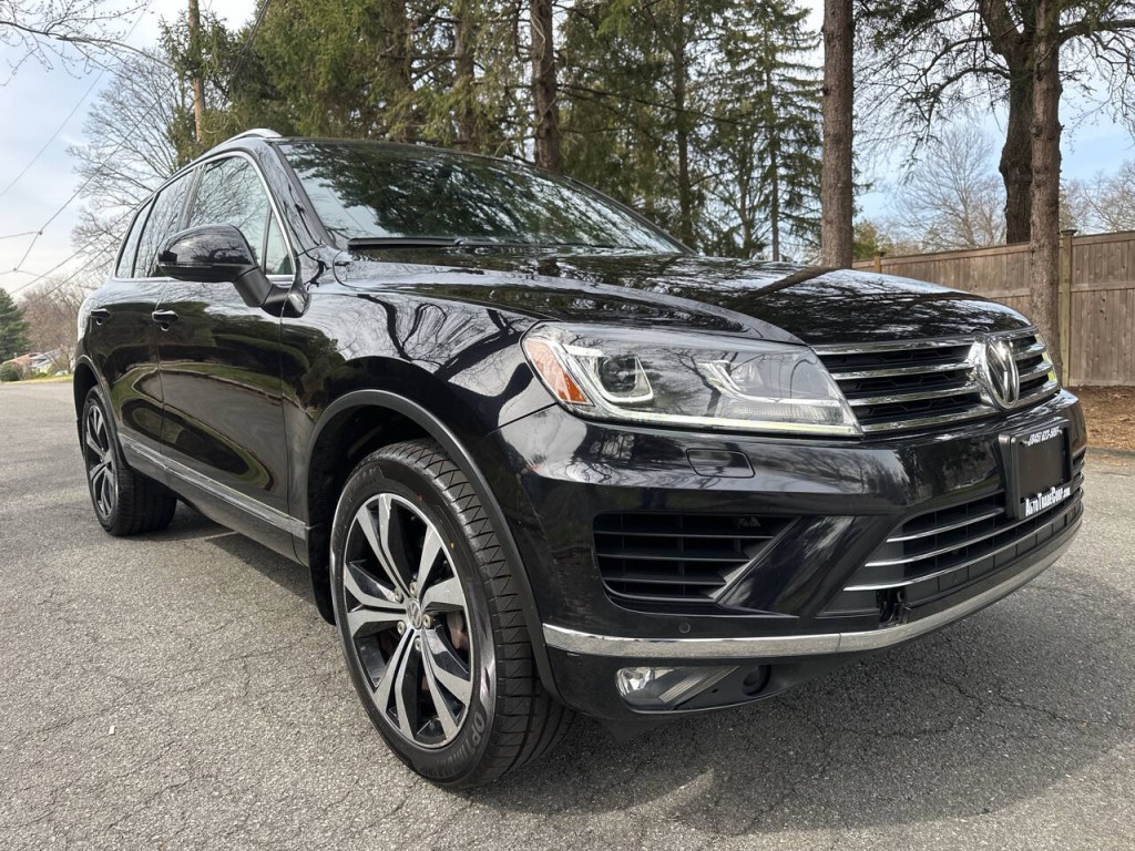 2017 Volkswagen Touareg Image 2