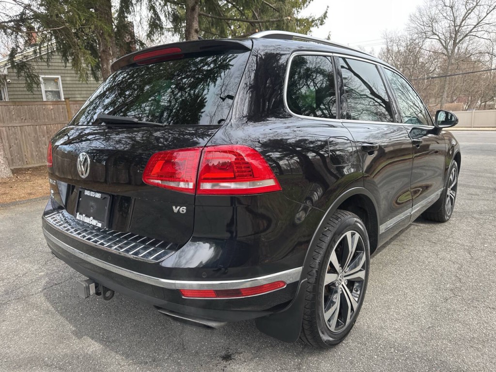 2017 Volkswagen Touareg Image 4