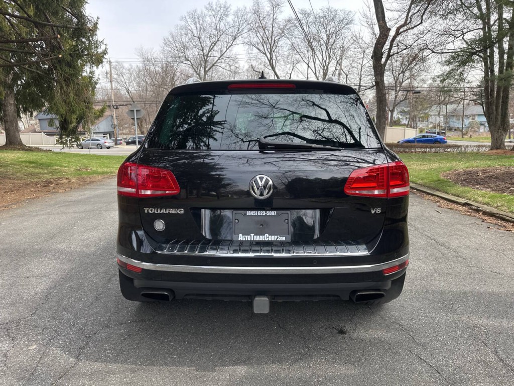 2017 Volkswagen Touareg Image 5
