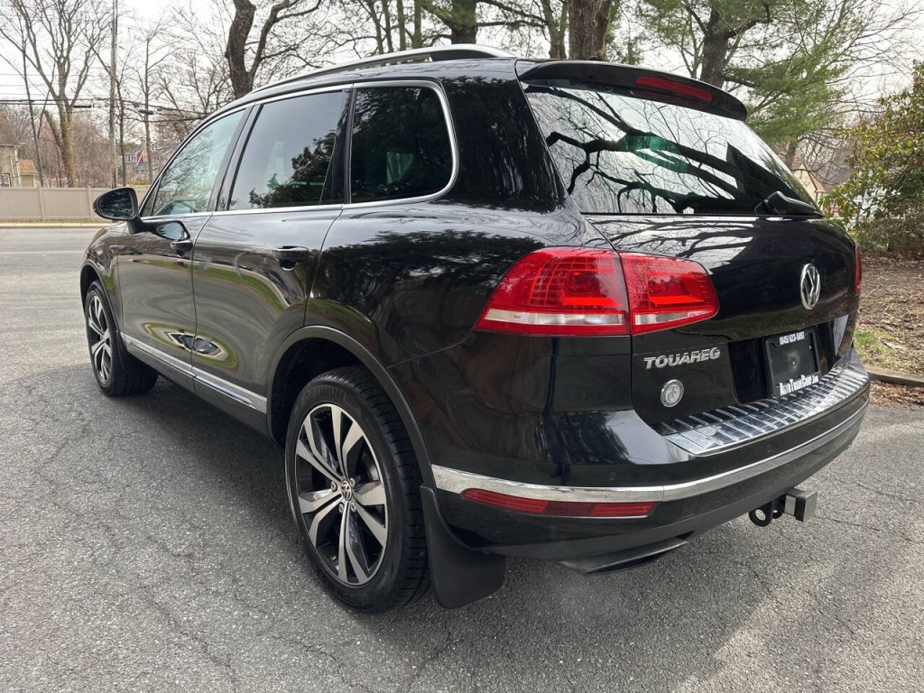 2017 Volkswagen Touareg Image 6