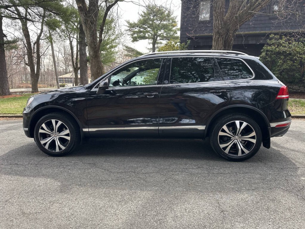 2017 Volkswagen Touareg Image 7