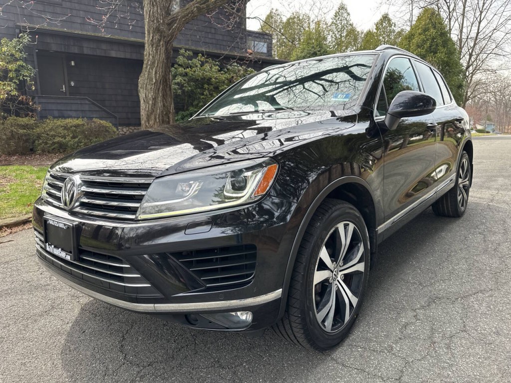 2017 Volkswagen Touareg Image 8