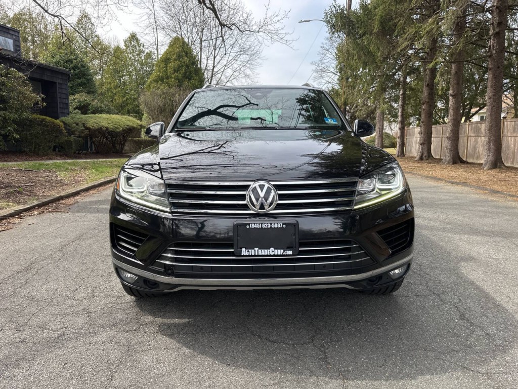 2017 Volkswagen Touareg Image 9