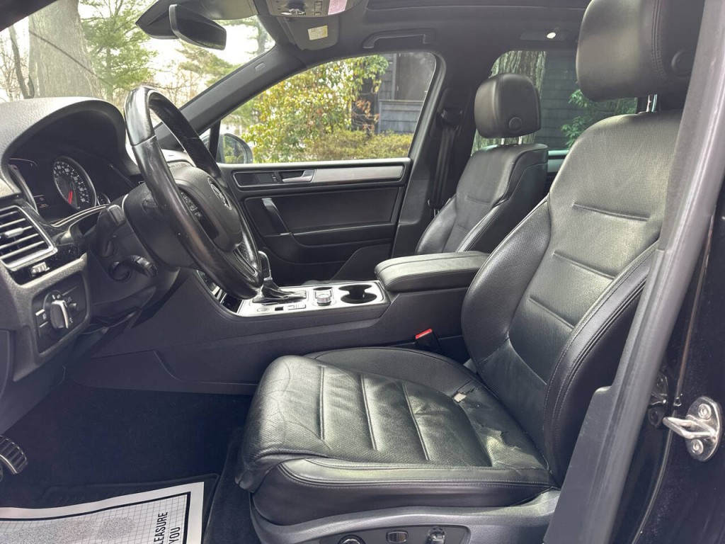 2017 Volkswagen Touareg Image 10