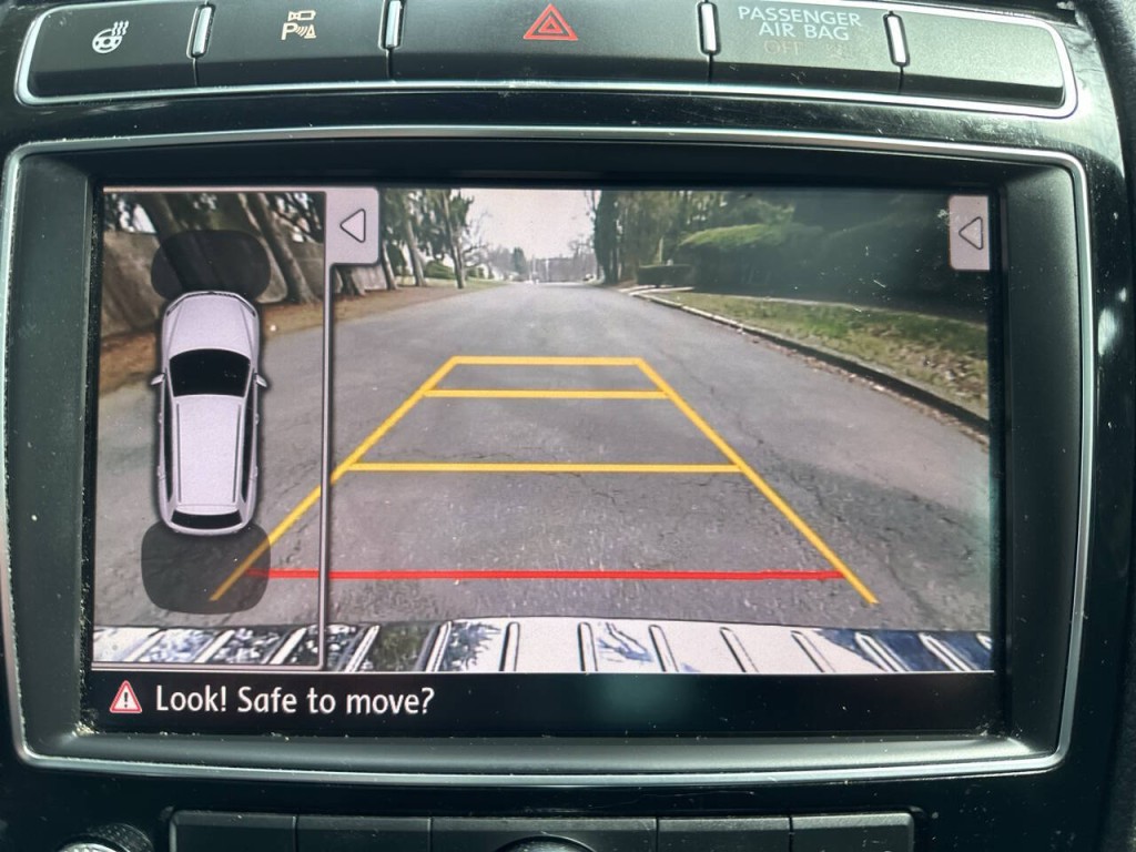 2017 Volkswagen Touareg Image 13