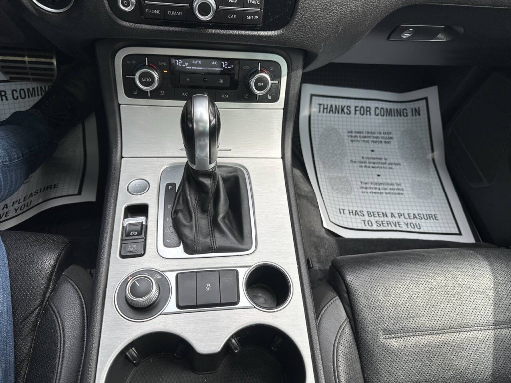 2017 Volkswagen Touareg Image 15