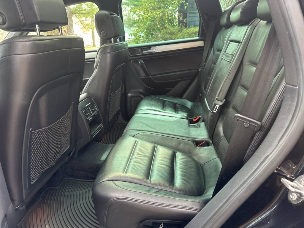 2017 Volkswagen Touareg Image 20