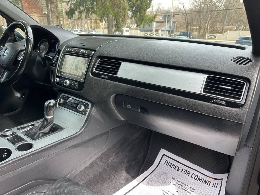 2017 Volkswagen Touareg Image 21