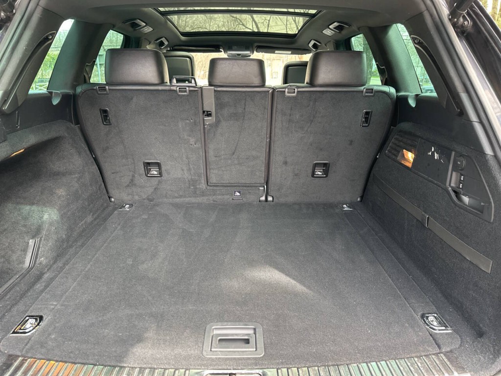 2017 Volkswagen Touareg Image 26