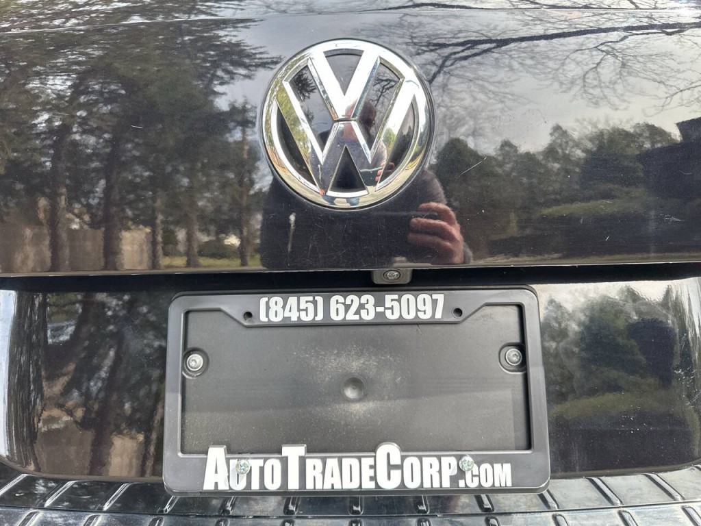 2017 Volkswagen Touareg Image 32