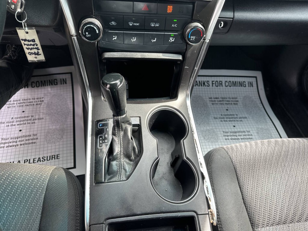 2016 Toyota Camry Image 16