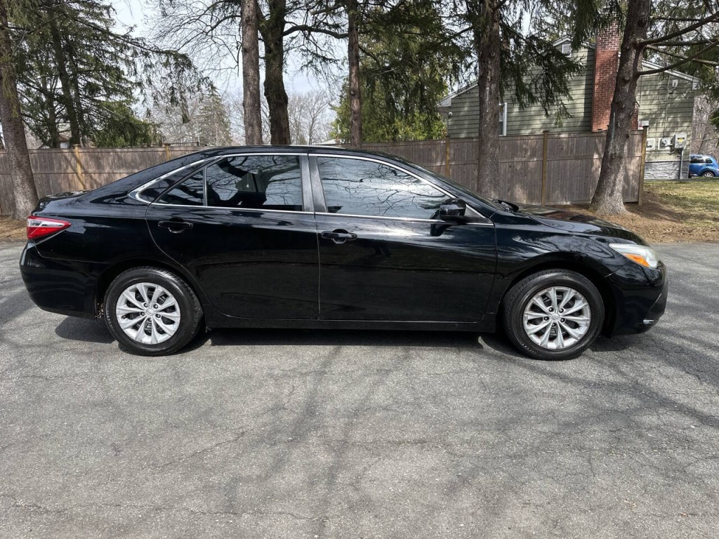 2016 Toyota Camry Image 3