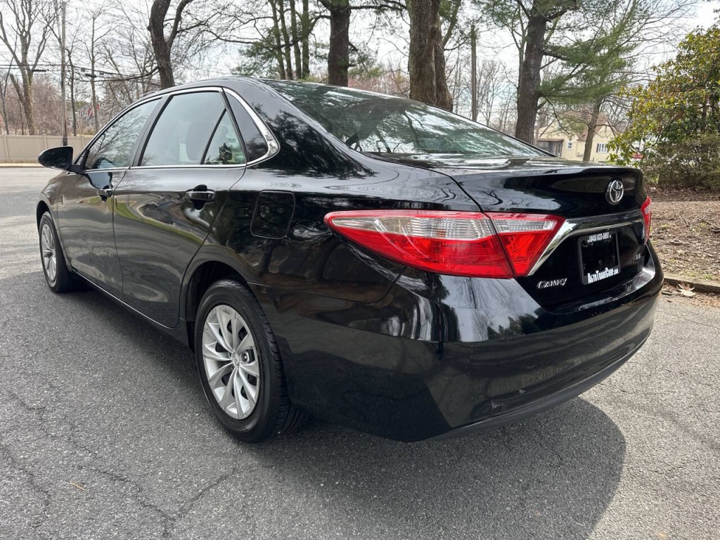2016 Toyota Camry Image 6