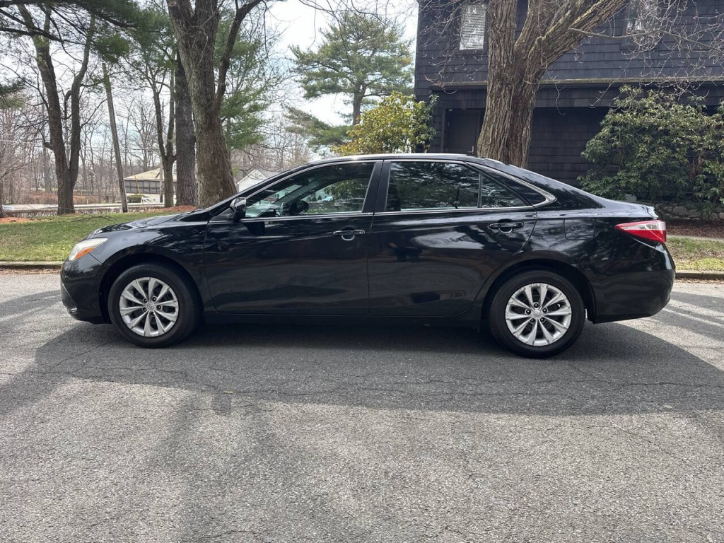 2016 Toyota Camry Image 7