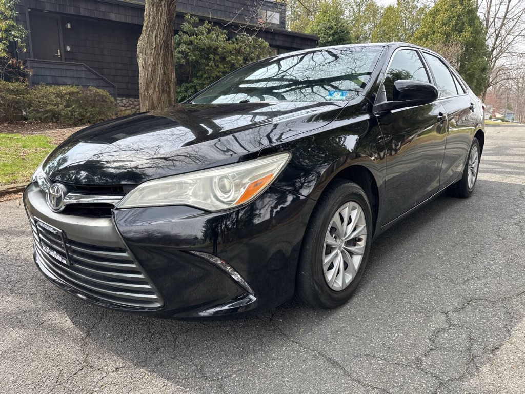 2016 Toyota Camry Image 8