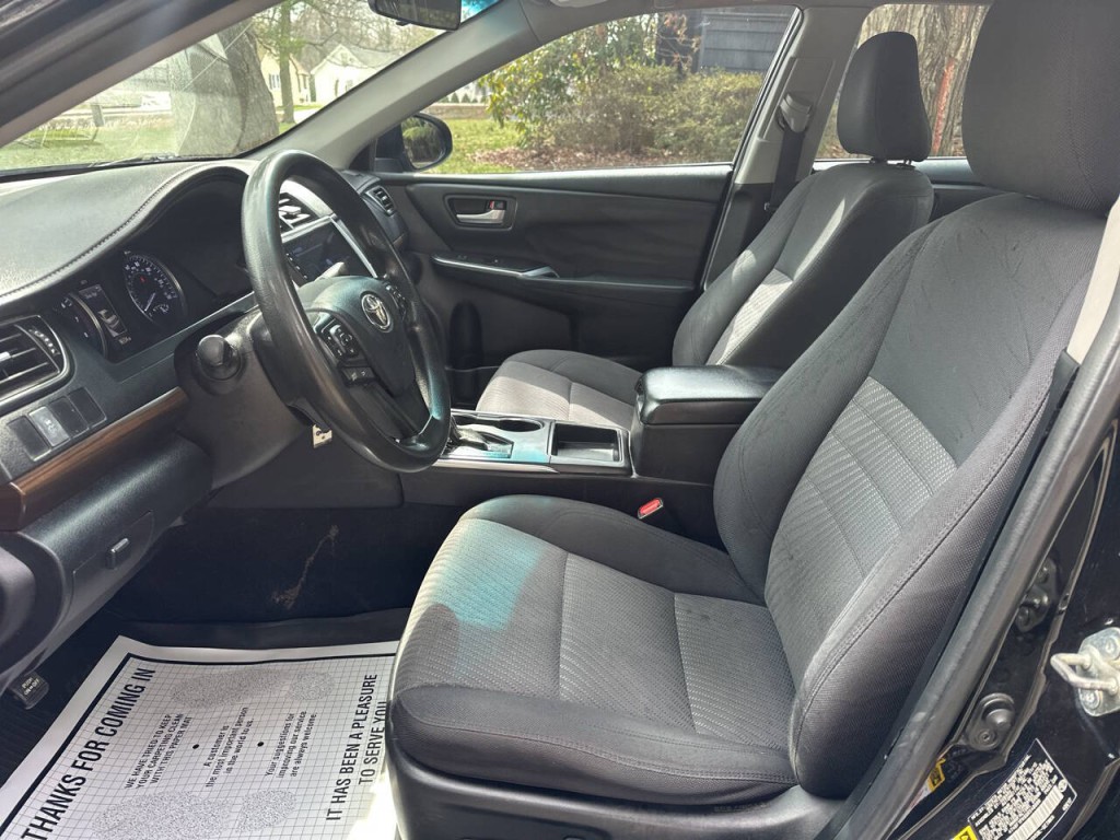 2016 Toyota Camry Image 10