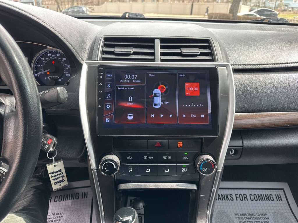 2016 Toyota Camry Image 12