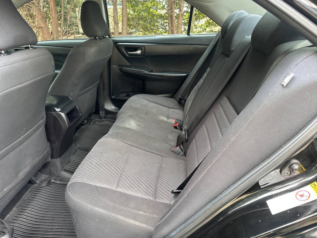2016 Toyota Camry Image 20