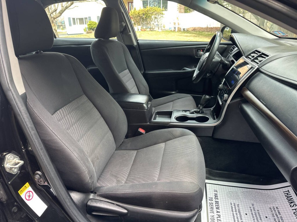 2016 Toyota Camry Image 22