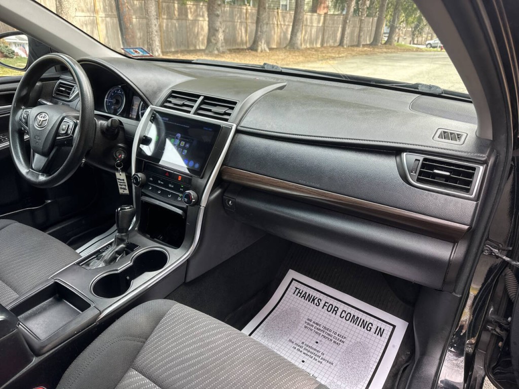 2016 Toyota Camry Image 23
