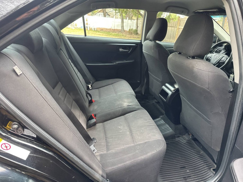 2016 Toyota Camry Image 25