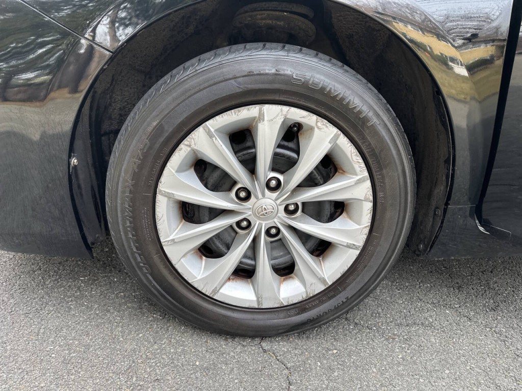 2016 Toyota Camry Image 27