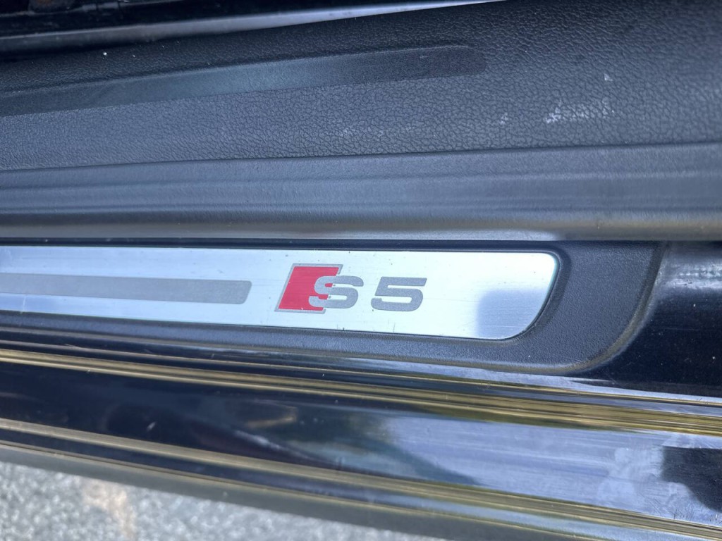 2011 Audi S5 Image 23