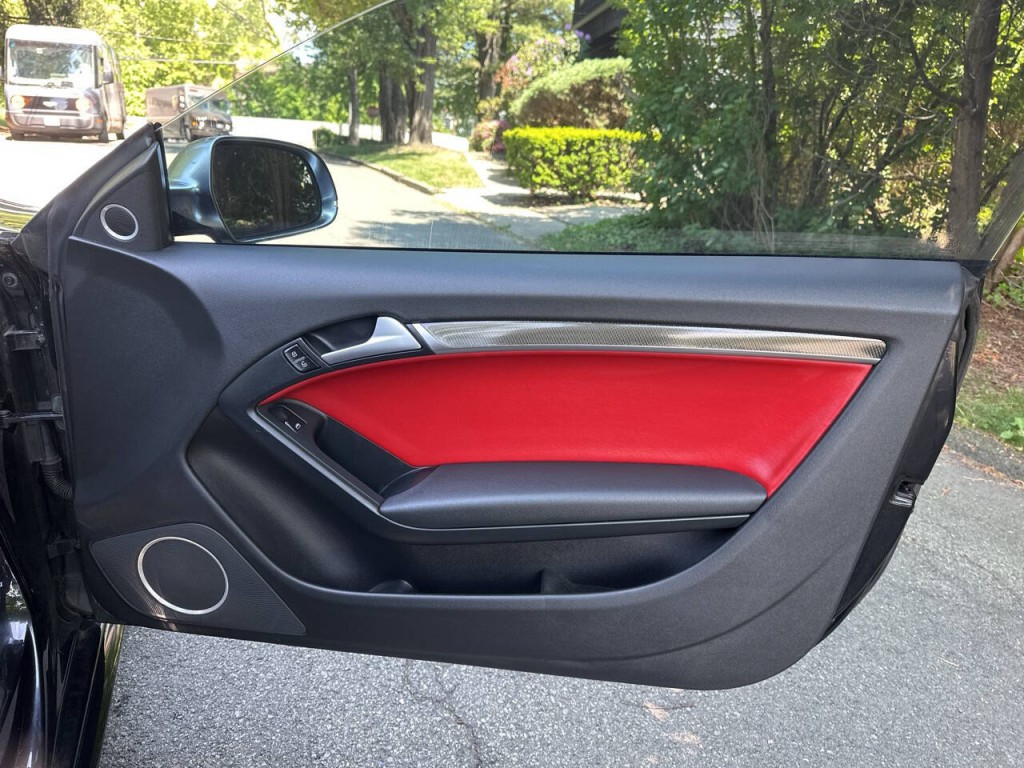 2011 Audi S5 Image 26