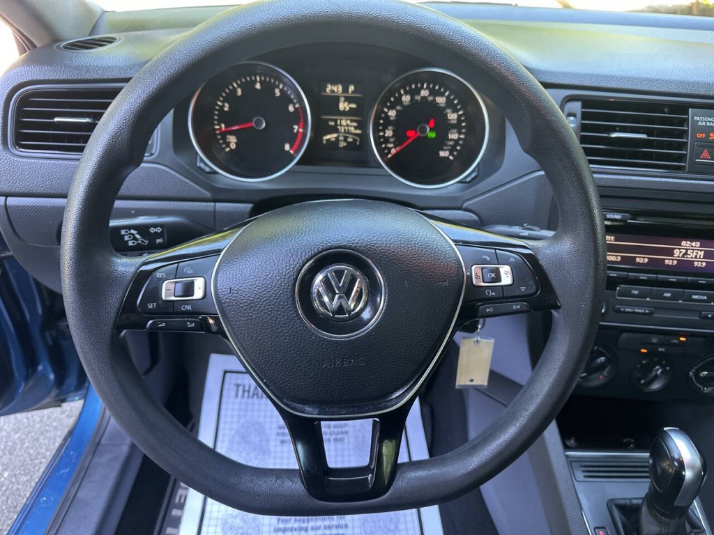 2015 Volkswagen Jetta Image 11