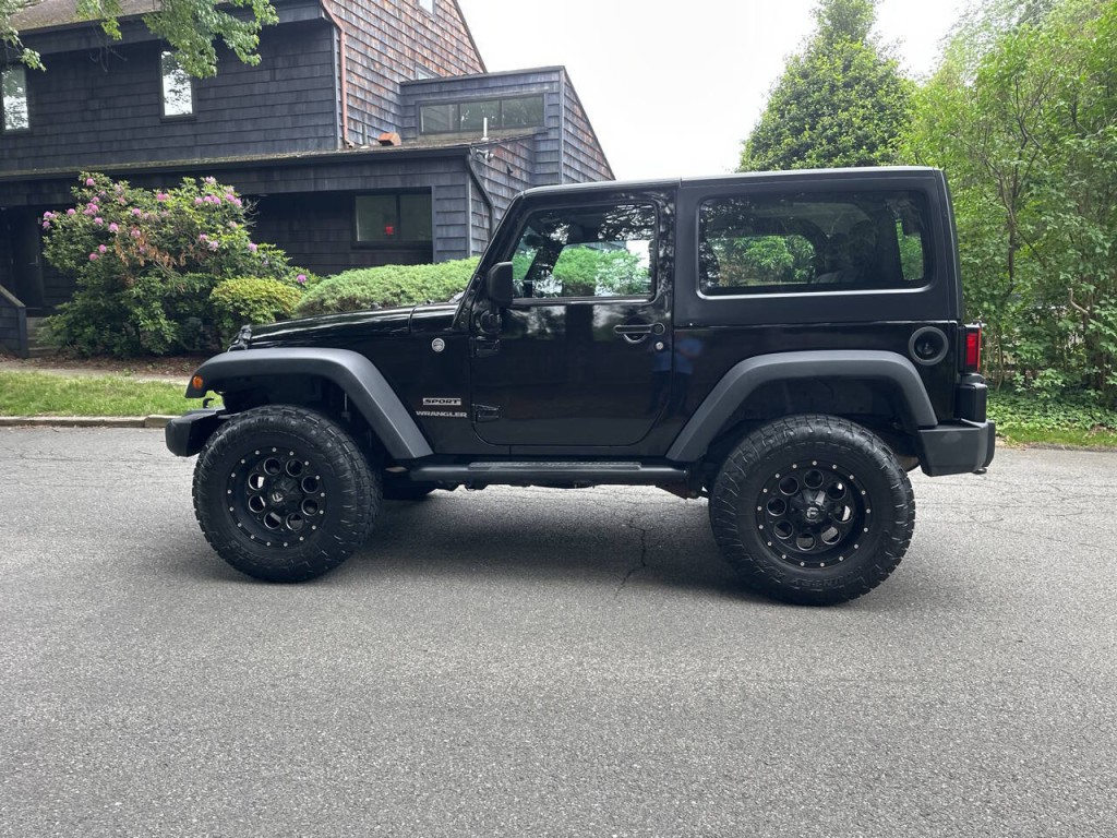 2013 Jeep Wrangler Image 8