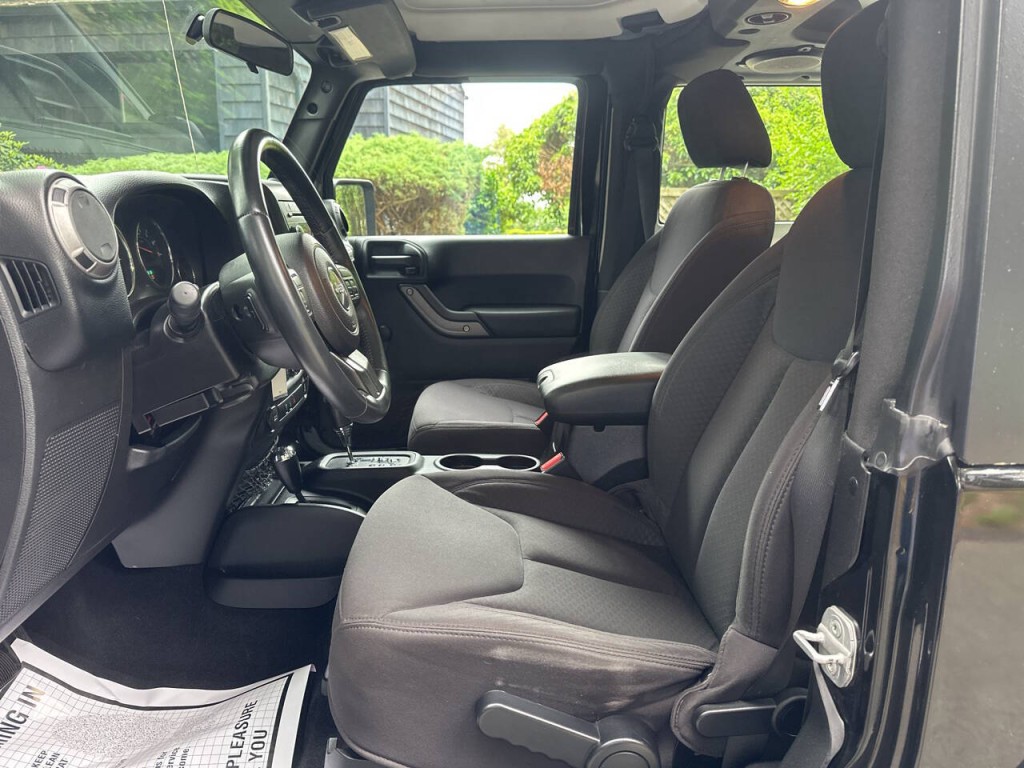 2013 Jeep Wrangler Image 12