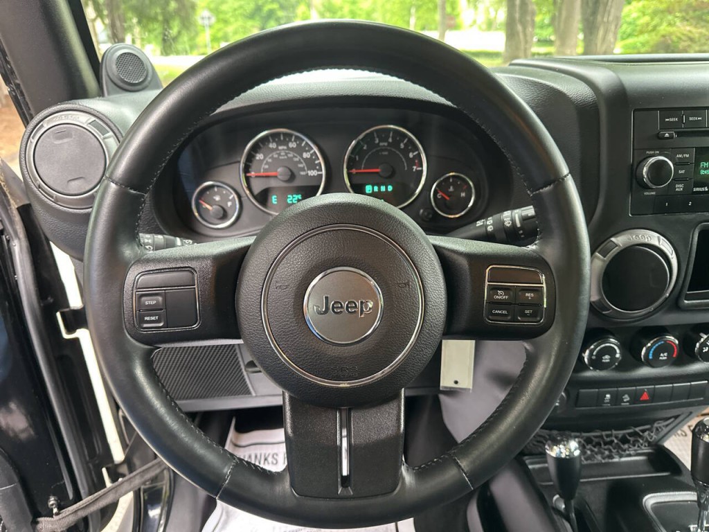 2013 Jeep Wrangler Image 13