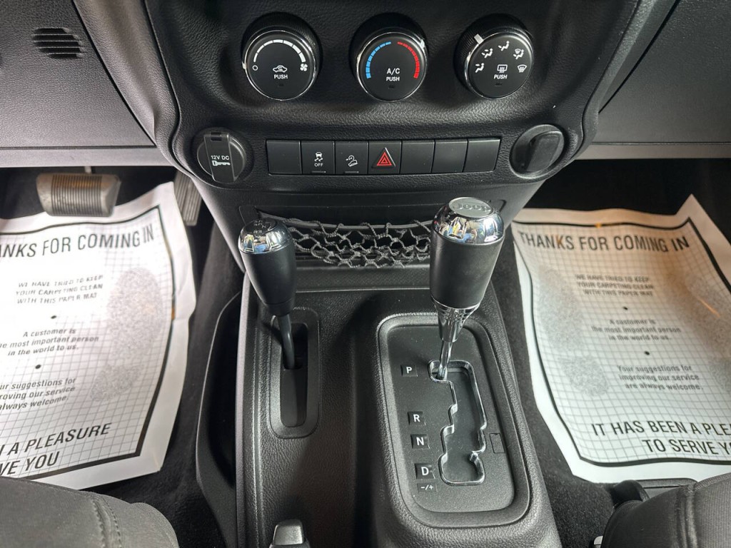 2013 Jeep Wrangler Image 15