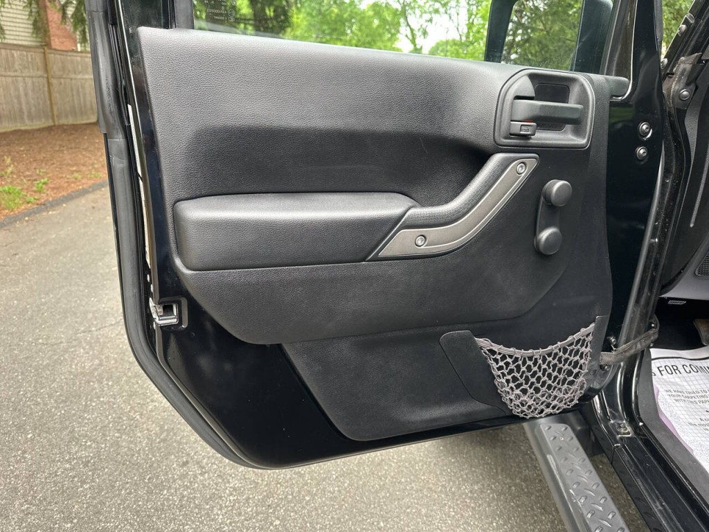 2013 Jeep Wrangler Image 16