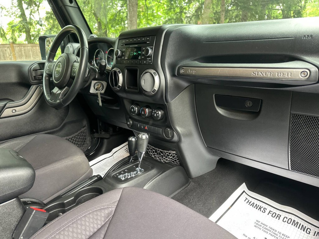 2013 Jeep Wrangler Image 19