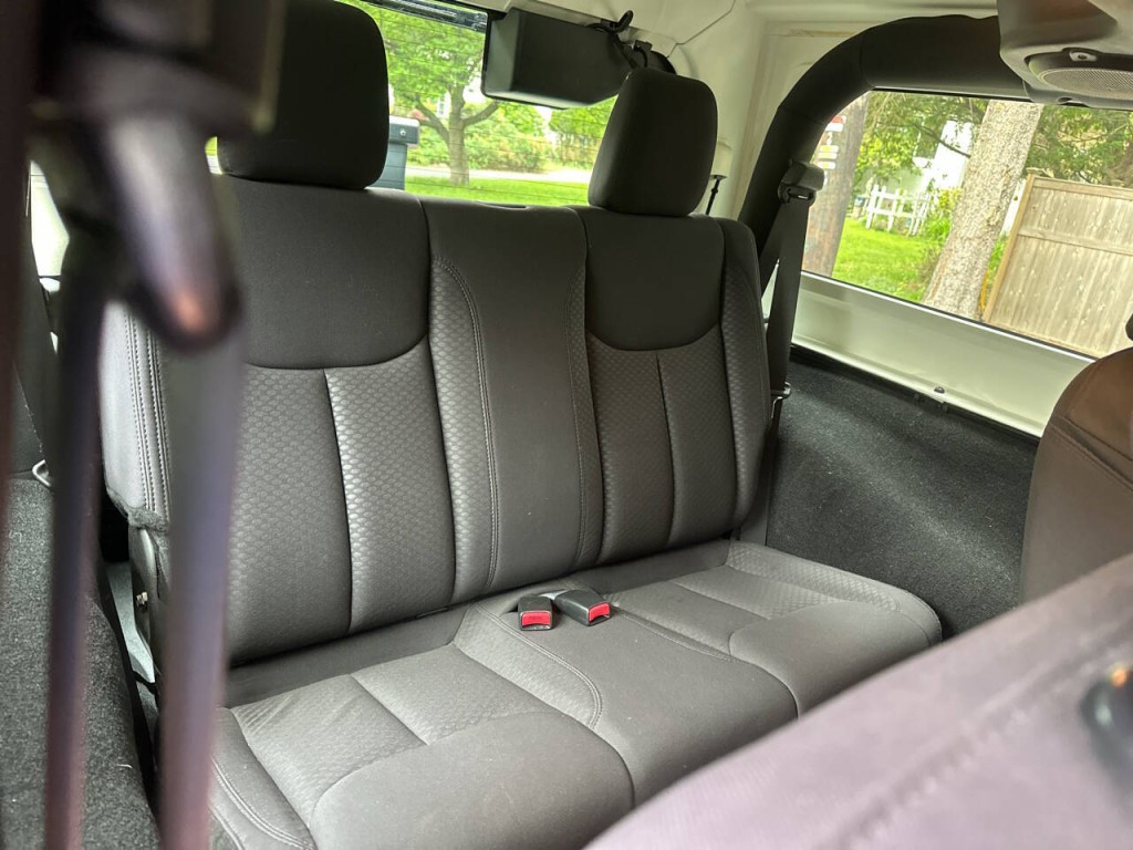 2013 Jeep Wrangler Image 21