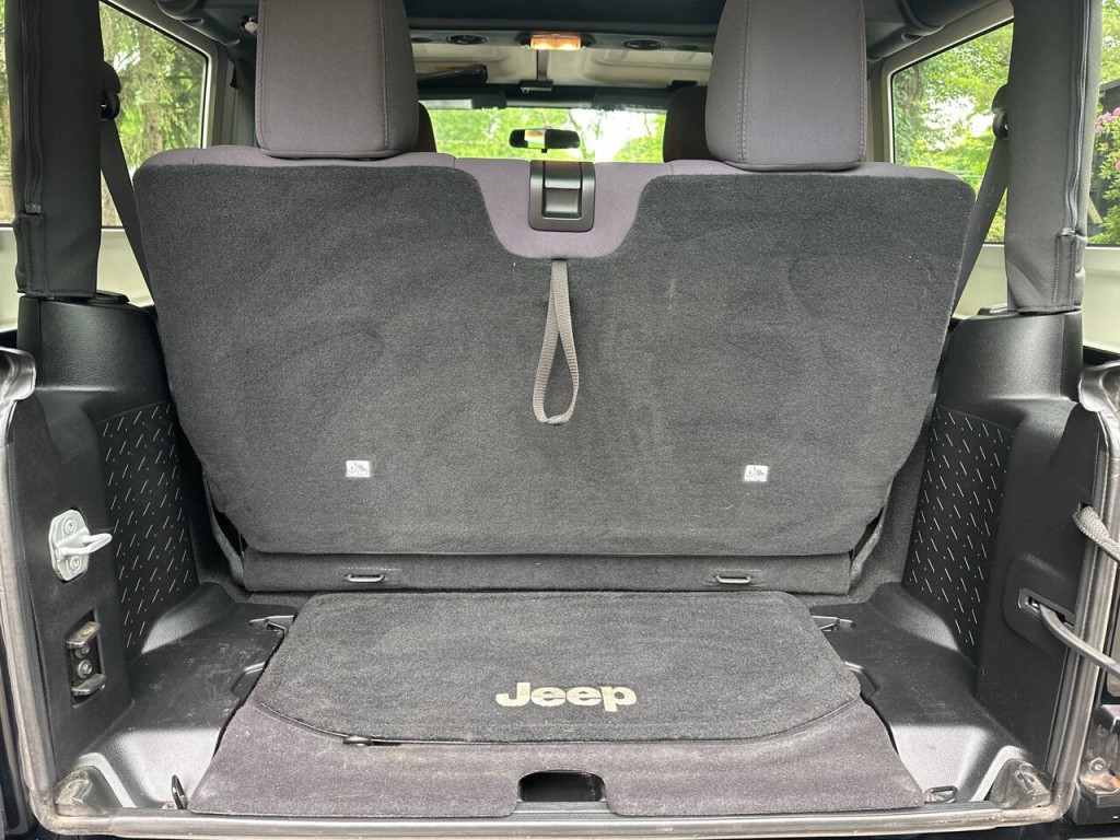 2013 Jeep Wrangler Image 22