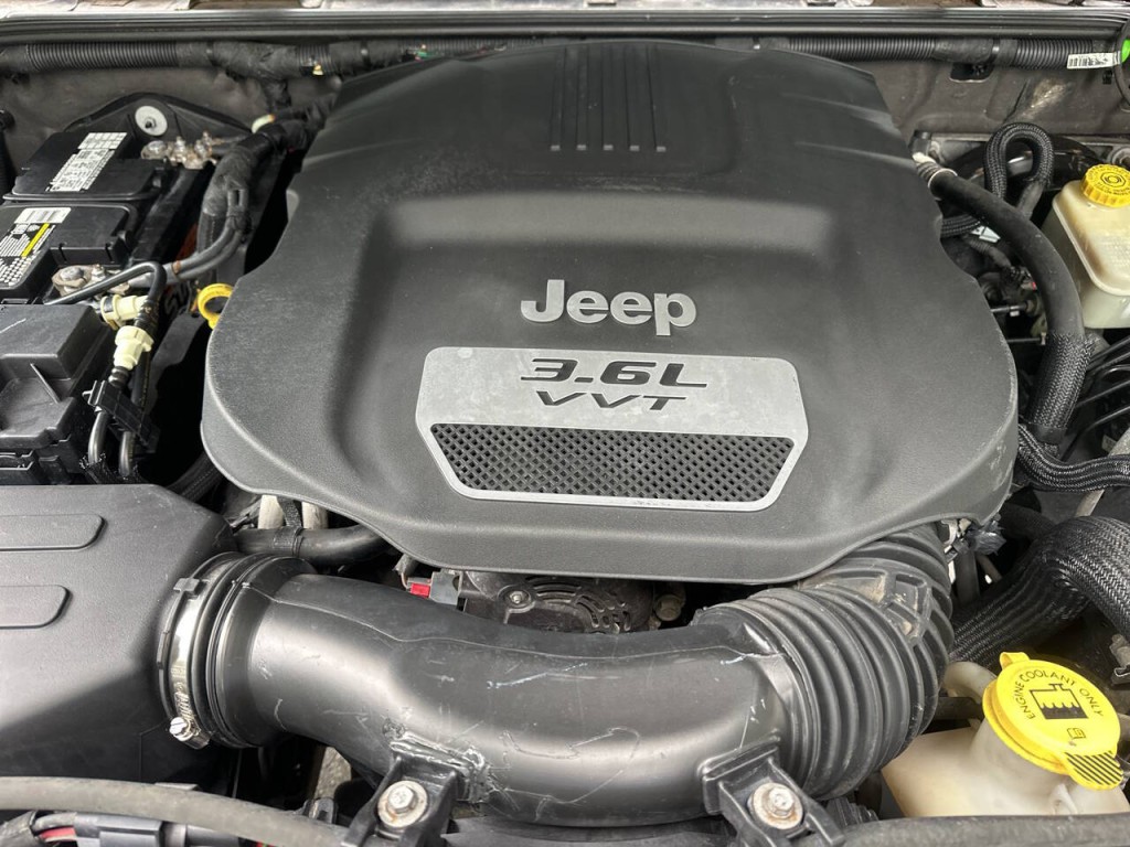 2013 Jeep Wrangler Image 23